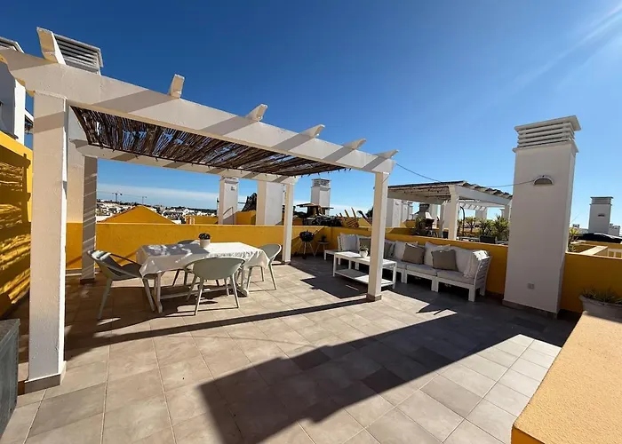 Cozy Private In Peaceful Compound Family-friendly Appartement Bicas